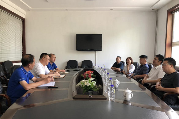 ����º����������л����һ�е�im�羺��(�й�)���Ӿ���ƽ̨��������ͷ��˾���е���